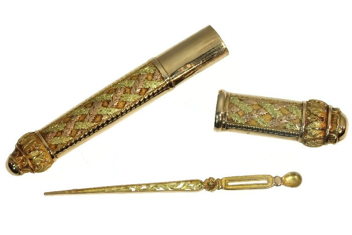 Impressive gold French pre-Victorian needle case with original needle (image 3 of 15)